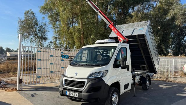PEUGEOT BOXER CAMION GRUA CON VOLQUETE 06/2015 130.000KM